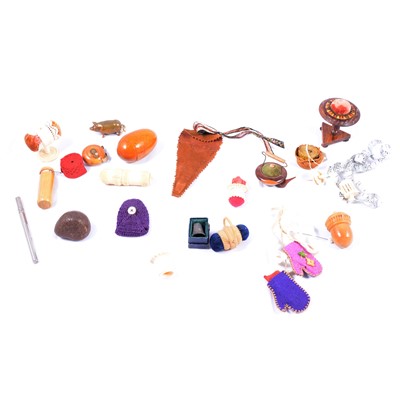 Lot 362 - Small collection of sewing and needlework accessories
