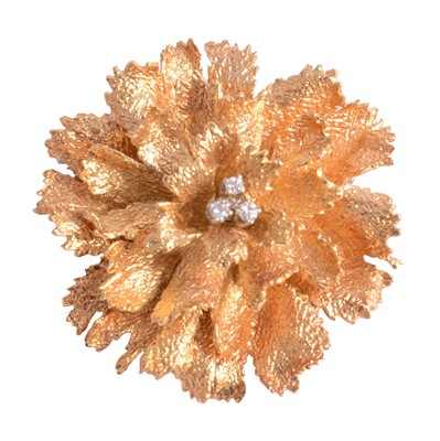 Lot 168 - CATALOGUE AMENDMENT - A diamond brooch.