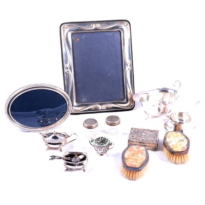 Lot 231 - Assorted silver