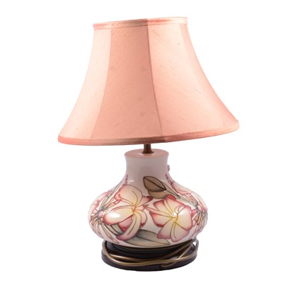 Lot 99 - Moorcroft pottery table lamp
